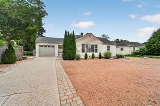 1127 W Colonial DRIVE, Mount Pleasant, WI 53405