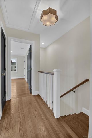 2 Bayview Court, Manhasset, NY 11030