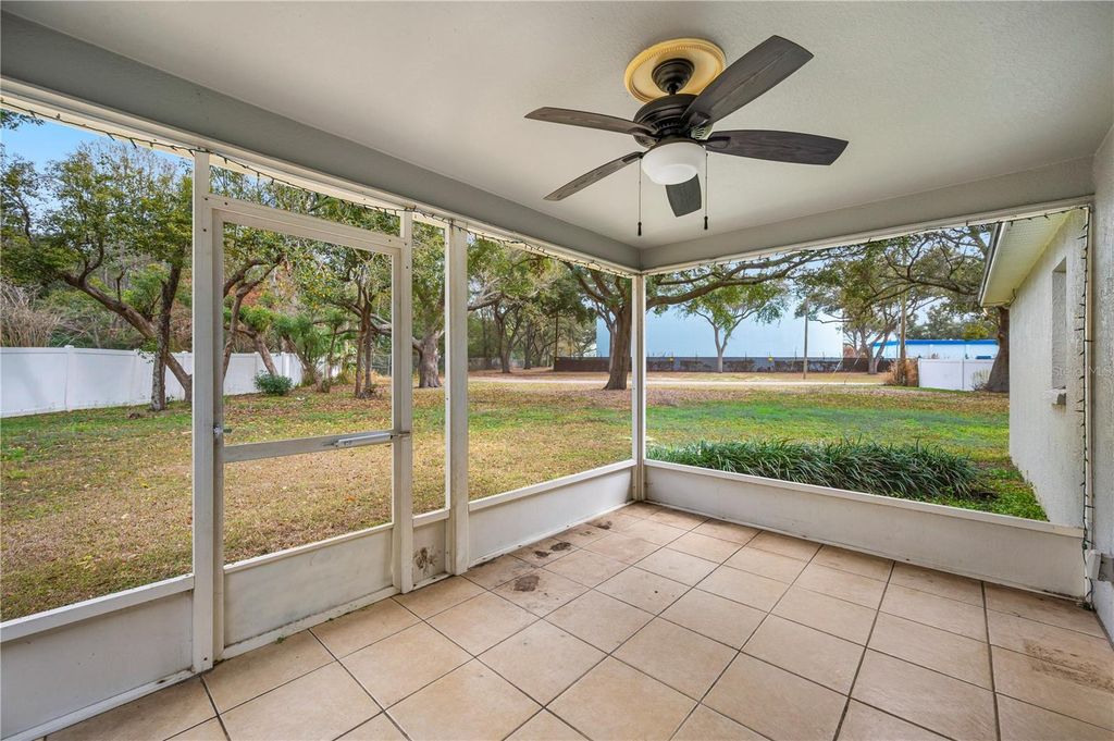 Image 28 of property listing at 5304 RAY PLACE, Lakeland, FL 33813