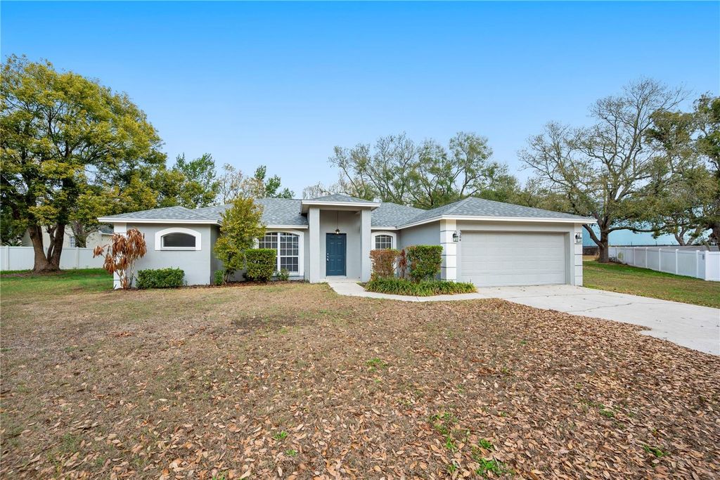 Image 4 of property listing at 5304 RAY PLACE, Lakeland, FL 33813