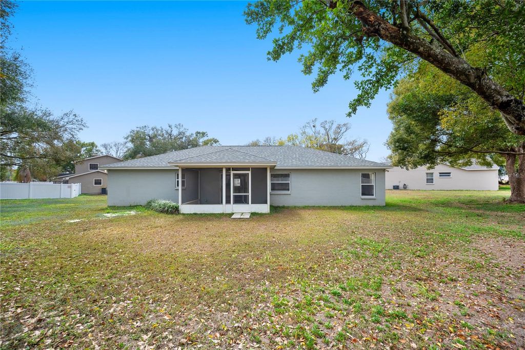 Image 32 of property listing at 5304 RAY PLACE, Lakeland, FL 33813