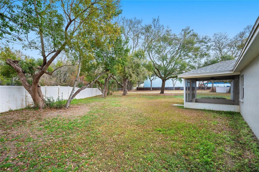 Image 5 of property listing at 5304 RAY PLACE, Lakeland, FL 33813