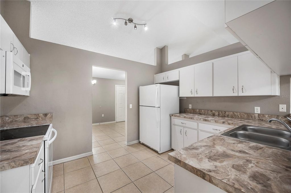 Image 10 of property listing at 5304 RAY PLACE, Lakeland, FL 33813