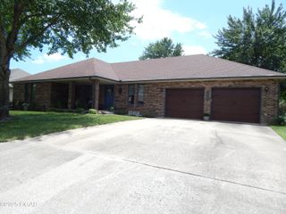2722 E Wickersham Road, Joplin, MO 64804
