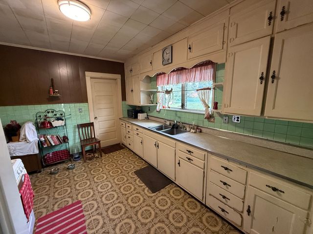 2528 Farnam Street, Davenport, IA 52803