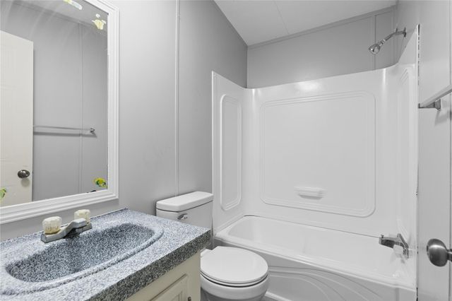 184 Lions Circle, Onalaska, TX 77360