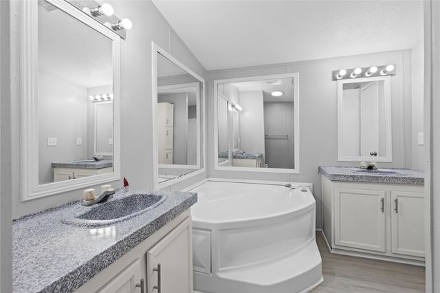 184 Lions Circle, Onalaska, TX 77360