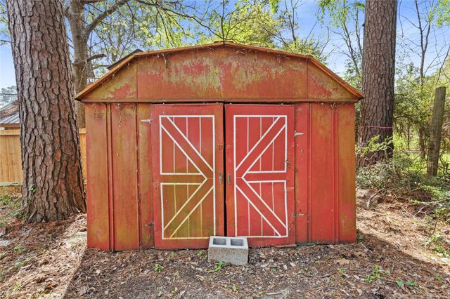 184 Lions Circle, Onalaska, TX 77360