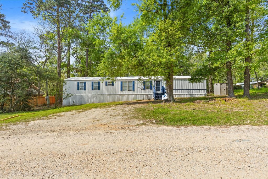 184 Lions Circle, Onalaska, TX 77360
