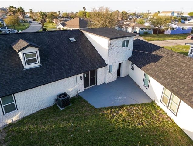 1402 Bayou Shore Drive, Galveston, TX 77551