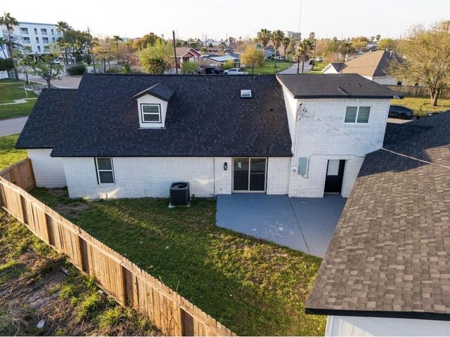1402 Bayou Shore Drive, Galveston, TX 77551