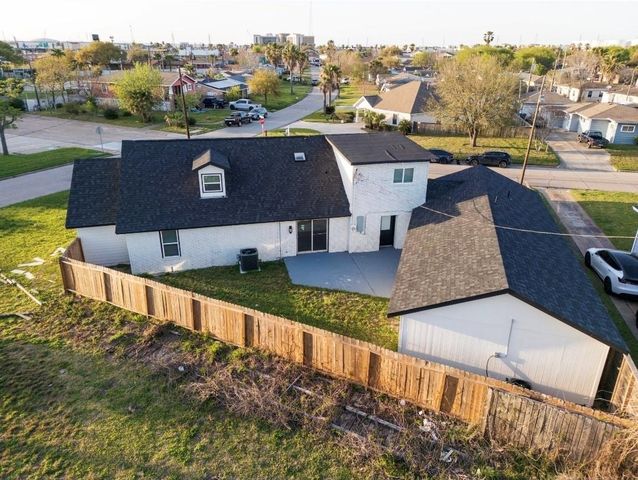 1402 Bayou Shore Drive, Galveston, TX 77551