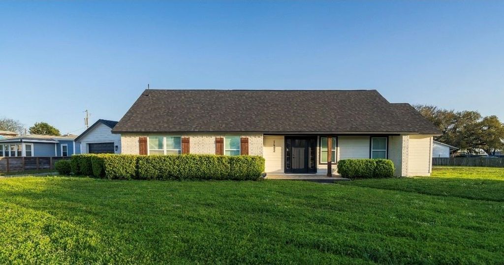 1402 Bayou Shore Drive, Galveston, TX 77551