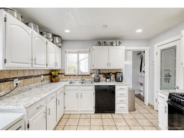 970 Nile St, Aurora, CO 80010