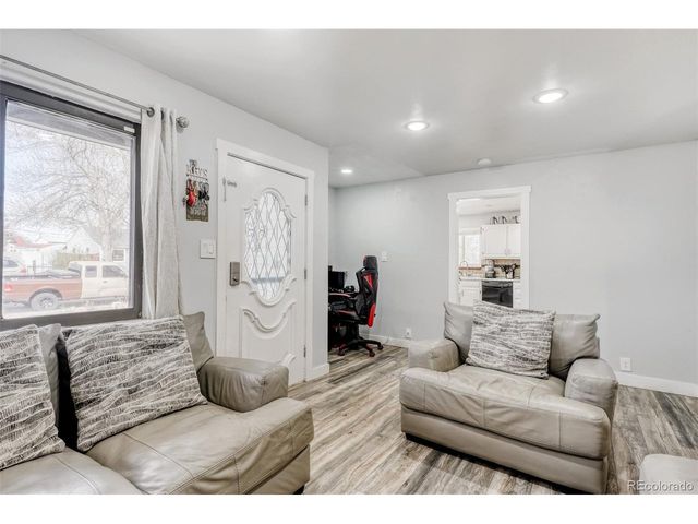 970 Nile St, Aurora, CO 80010