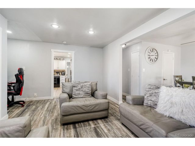 970 Nile St, Aurora, CO 80010