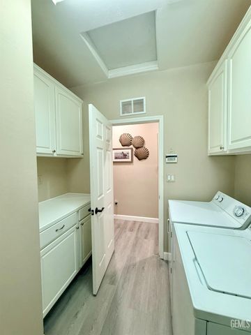 414 Lumberton Drive, Bakersfield, CA 93312