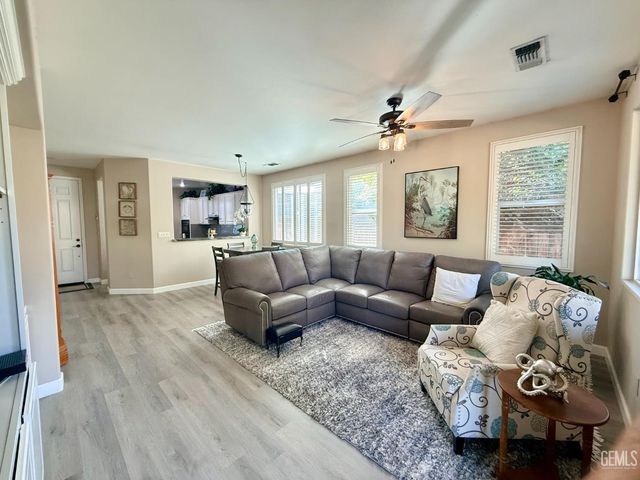 414 Lumberton Drive, Bakersfield, CA 93312