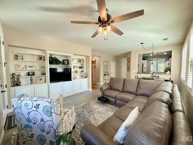 414 Lumberton Drive, Bakersfield, CA 93312