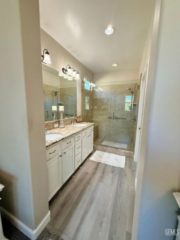 414 Lumberton Drive, Bakersfield, CA 93312