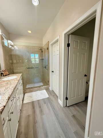 414 Lumberton Drive, Bakersfield, CA 93312