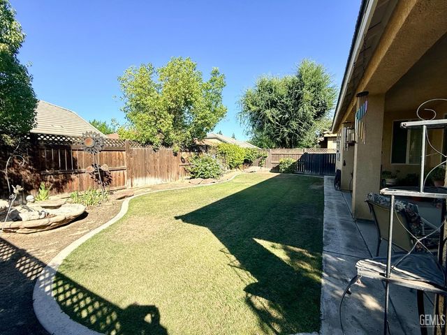 414 Lumberton Drive, Bakersfield, CA 93312