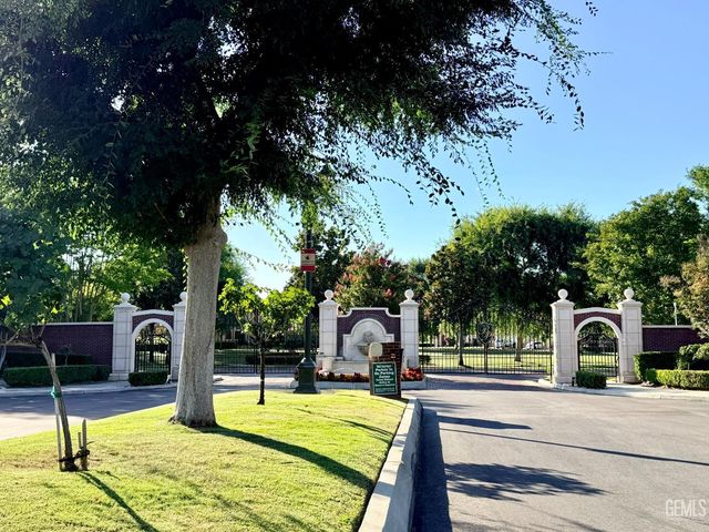 414 Lumberton Drive, Bakersfield, CA 93312