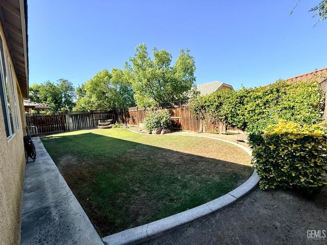 414 Lumberton Drive, Bakersfield, CA 93312