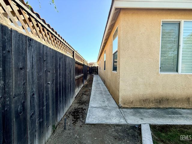 414 Lumberton Drive, Bakersfield, CA 93312