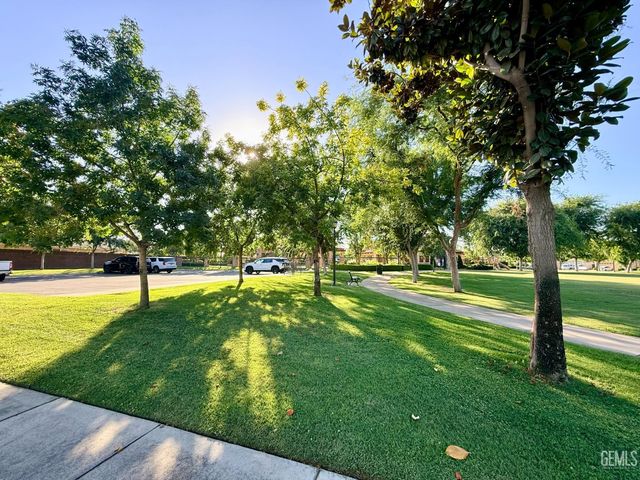 414 Lumberton Drive, Bakersfield, CA 93312