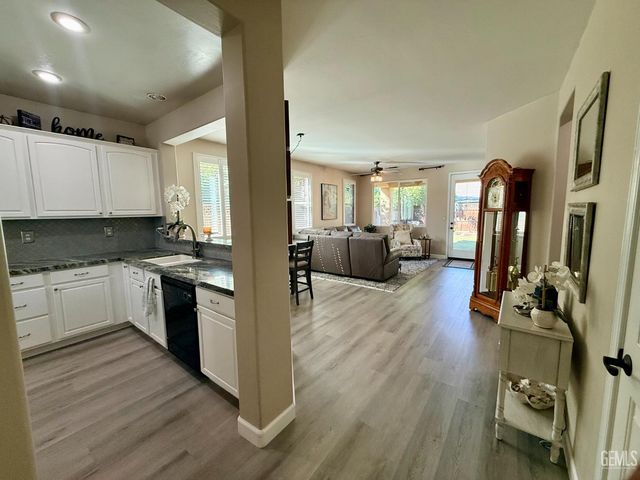 414 Lumberton Drive, Bakersfield, CA 93312