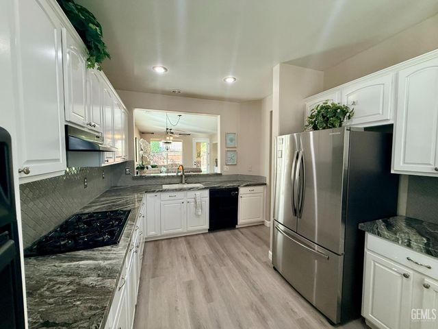 414 Lumberton Drive, Bakersfield, CA 93312