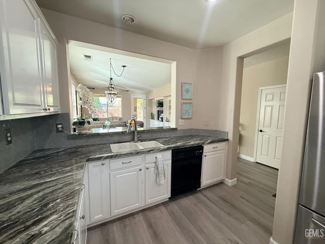 414 Lumberton Drive, Bakersfield, CA 93312