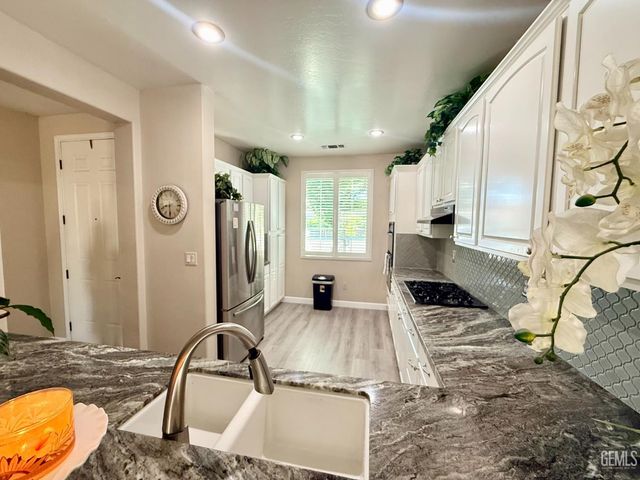 414 Lumberton Drive, Bakersfield, CA 93312