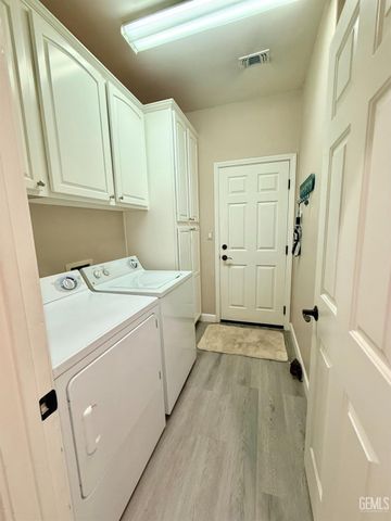 414 Lumberton Drive, Bakersfield, CA 93312