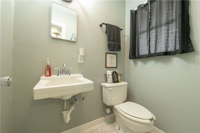 304 Elizabeth Ave, Kingsville, TX 78363