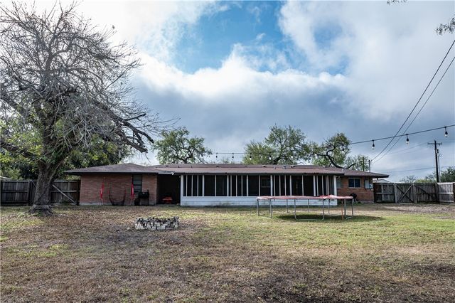 304 Elizabeth Ave, Kingsville, TX 78363