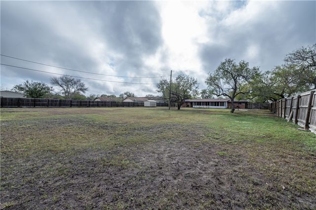 304 Elizabeth Ave, Kingsville, TX 78363