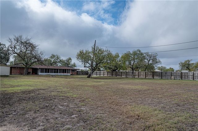 304 Elizabeth Ave, Kingsville, TX 78363