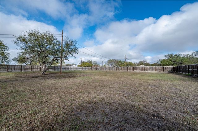 304 Elizabeth Ave, Kingsville, TX 78363