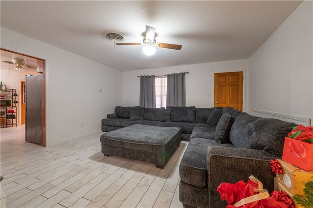 304 Elizabeth Ave, Kingsville, TX 78363