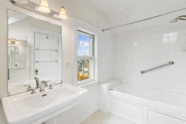 3 Clayton St 3, Watertown, MA 02472