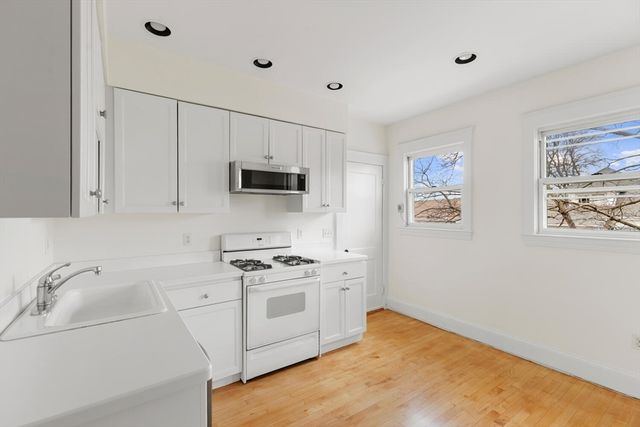 3 Clayton St 3, Watertown, MA 02472