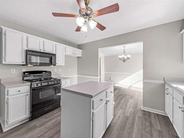 136 Crown Forest Drive, Mcdonough, GA 30252