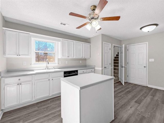 136 Crown Forest Drive, Mcdonough, GA 30252