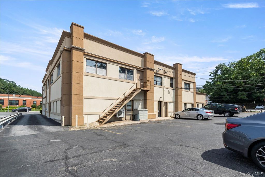 29 Glen Cove Avenue 202, Glen Cove, NY 11542 — photo 2