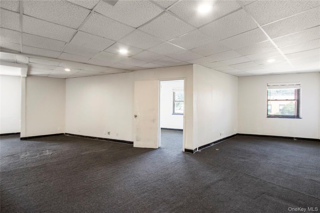 29 Glen Cove Avenue 202, Glen Cove, NY 11542 — photo 3