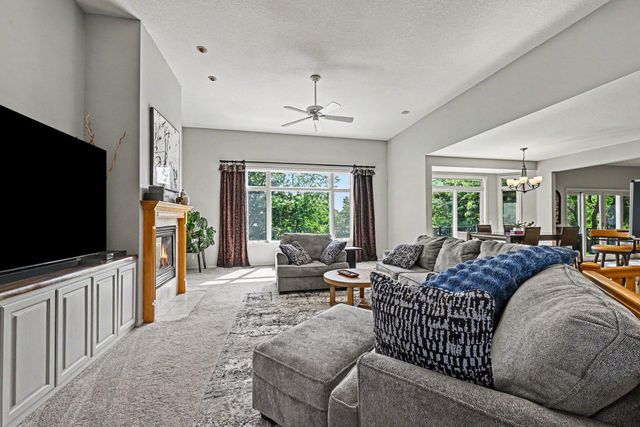 8150 9th Street Place N, Oakdale, MN 55128