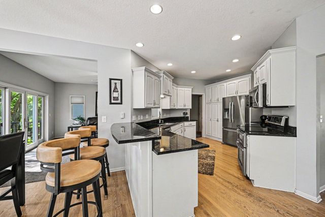 8150 9th Street Place N, Oakdale, MN 55128