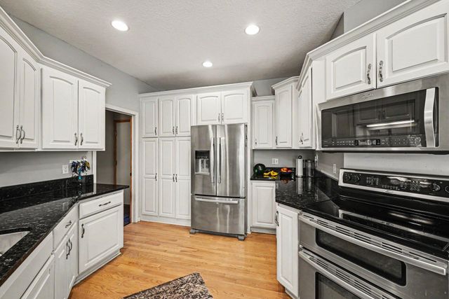 8150 9th Street Place N, Oakdale, MN 55128